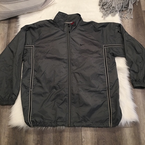 gray windbreaker nike
